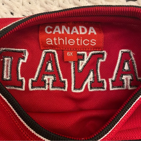 Kids Canada Jersey Maple Leaf Embroidered Rare Size 6 Canadian - Picture 8 of 8